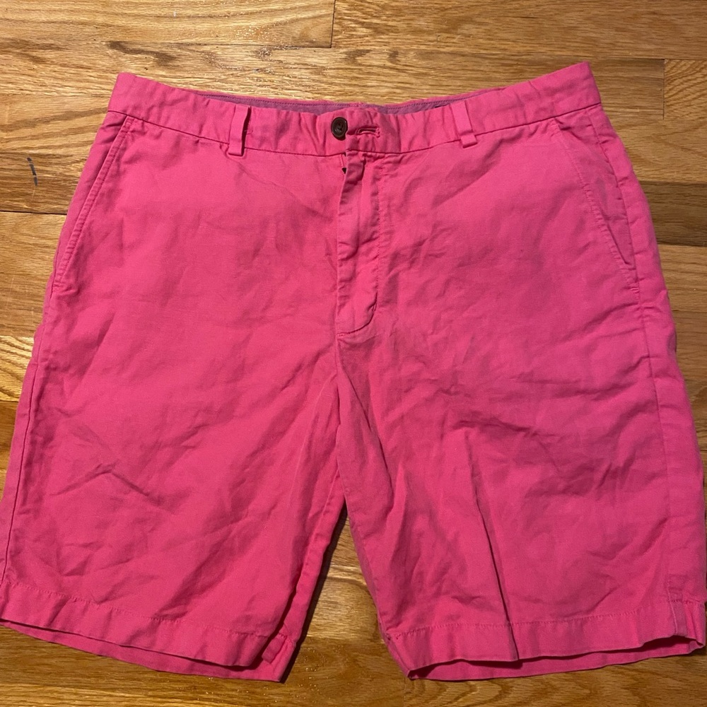 Men’s Vineyard Vines hot pink shorts